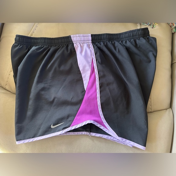 Nike Running Dry-Fit Women’s Shorts - Picture 3 of 7